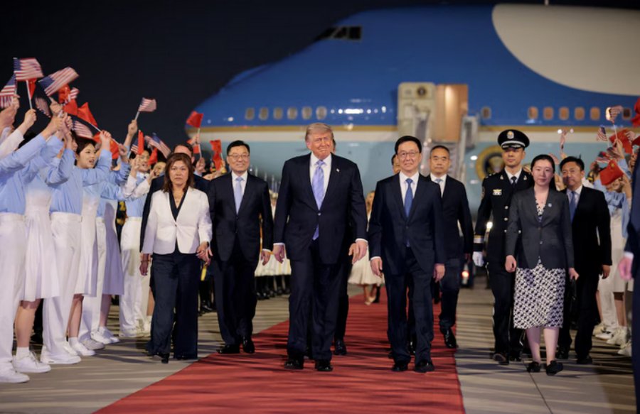Donald Trump llegó a China para reunirse con Xi Jinping en medio de tensiones comerciales y la guerra contra Irán