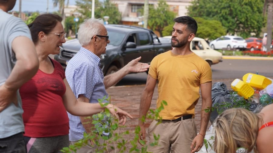 Apóstoles: Con gran participación ciudadana hubo una jornada más del Programa Eco Canje en la Plaza San Martín, en el marco del Día Mundial Contra el Cambio Climático