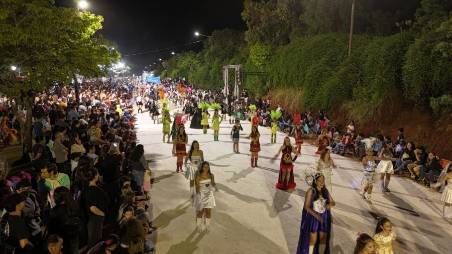 Multitudinario cierre de la Estudiantina Apostoleña 2025, en el Espacio Joven con una jornada colmada de alegría y talento