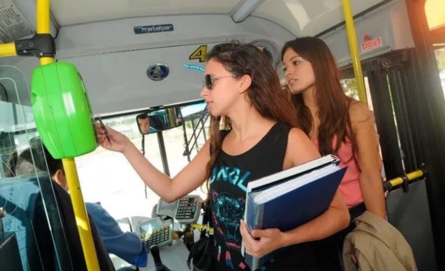 Estudiantes universitarios destacan al Boleto Estatal Estudiantil Gratuito Misionero: “Es una inversión al futuro”