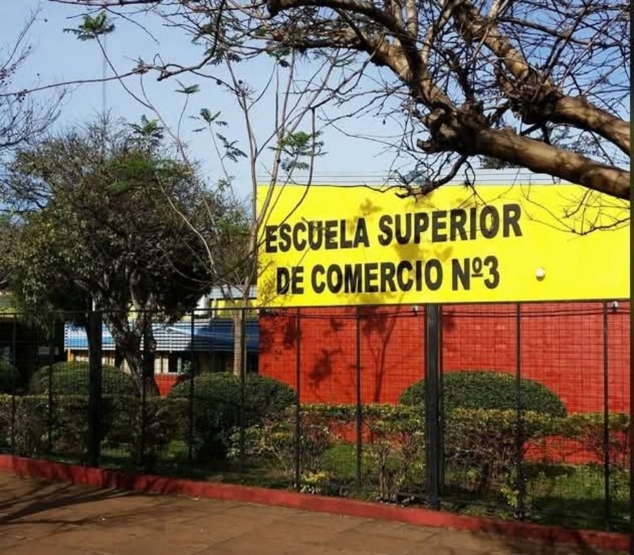 No fue el mejor inicio: Habrían sustraído el celular de donde se envían las notificaciones y comunicados al grupo WhatsApp de la Escuela de Comercio N° 3 de Apóstoles