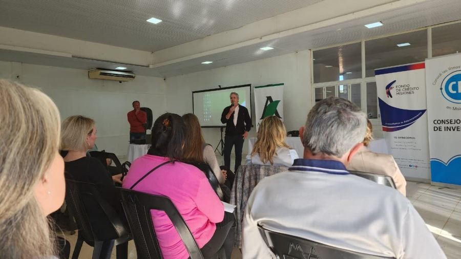 Apóstoles: Entidades financieras y crediticias brindaron una charla taller a comerciantes, industriales y empresarios del Municipio y la Región