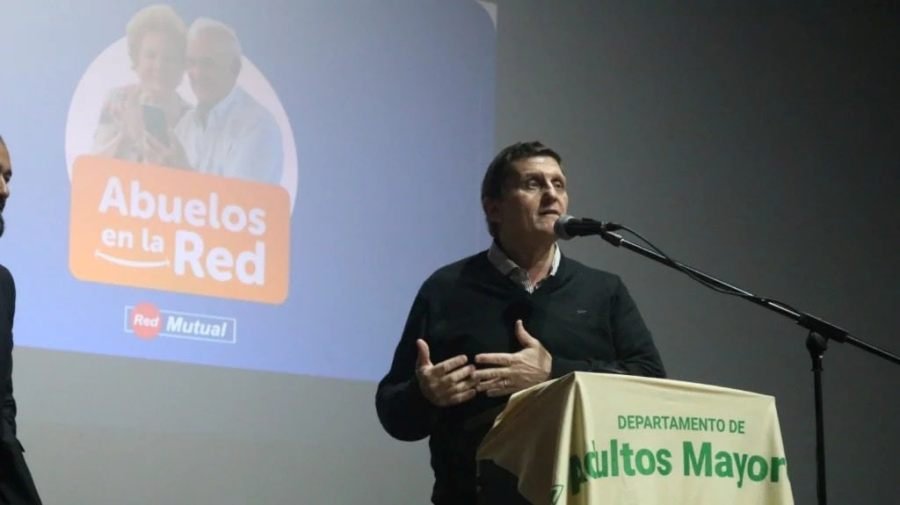 “Abuelos en la Red”: "Este taller impulsado por el Gobierno junto a Red Mutual busca acompañarlos en el aprendizaje y uso seguro de la tecnología", decía el Ministro Adolfo Safrán