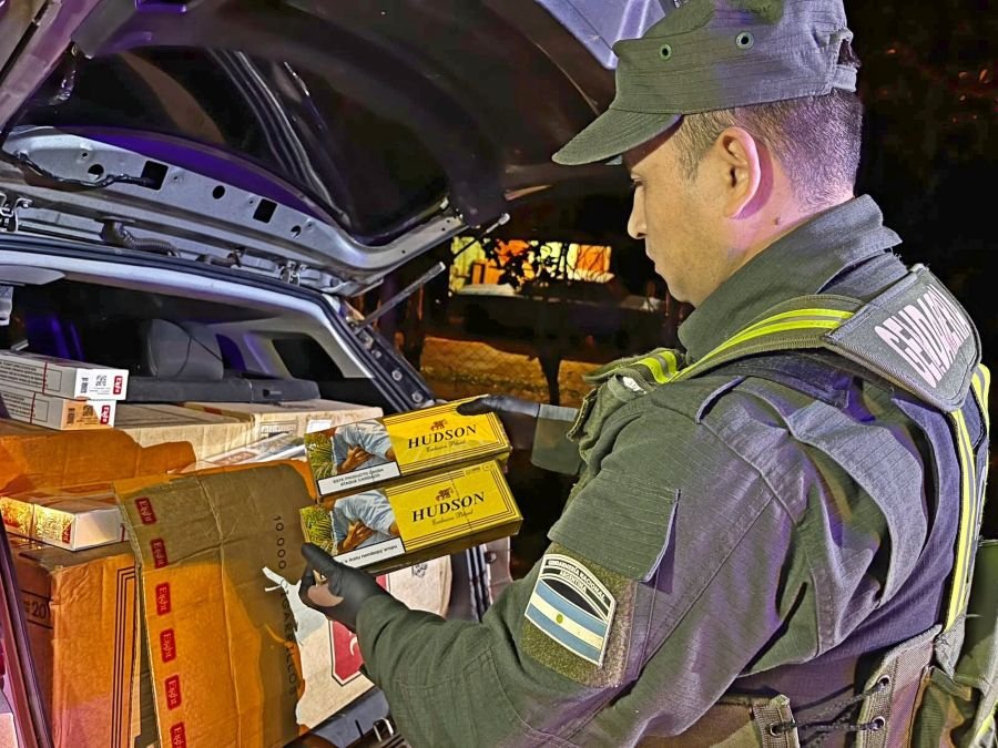 El vehículo fue hallado siniestrado y sin ocupantes: Camioneta con cigarrillos evadió control de Gendarmería Nacional