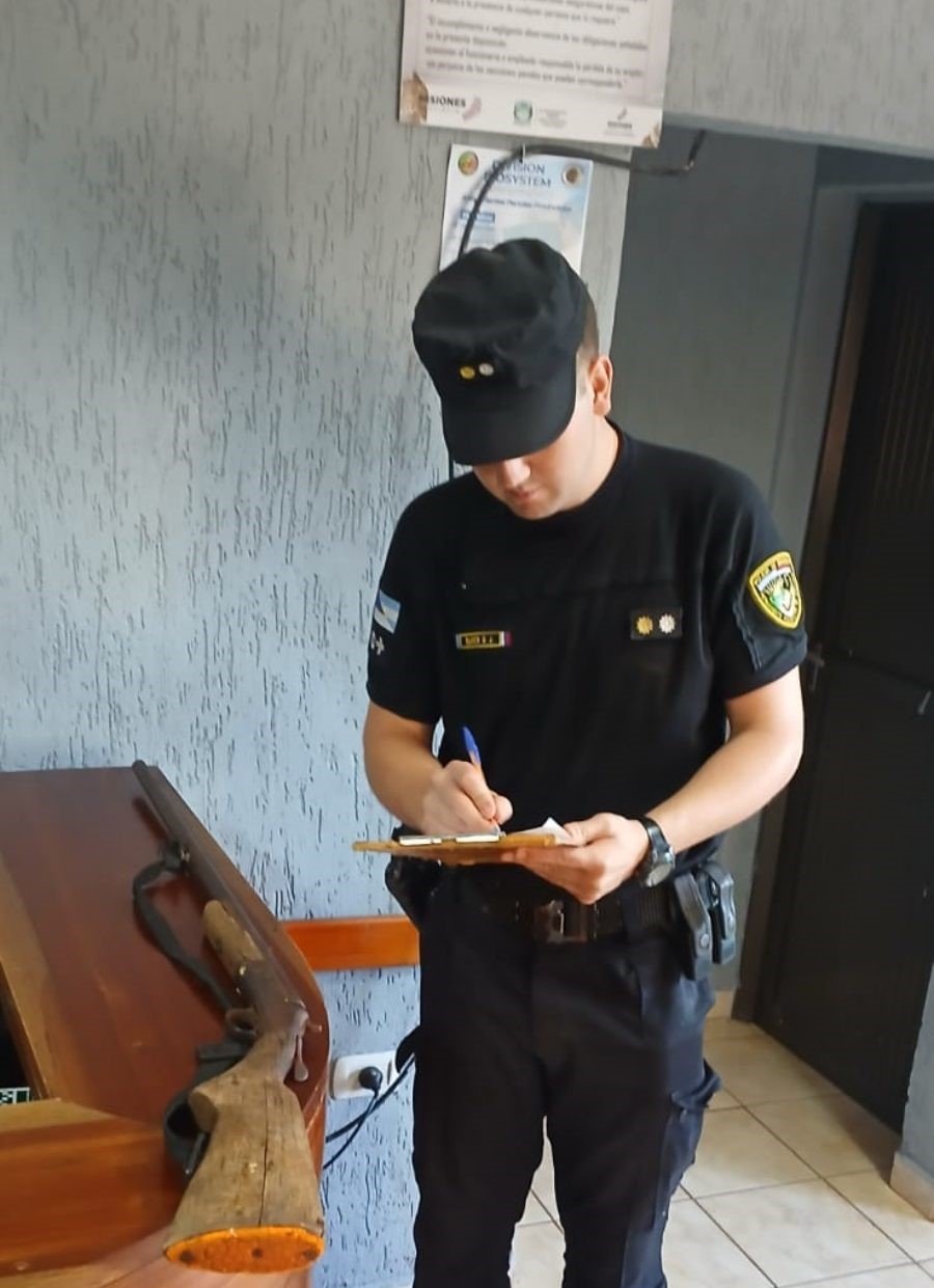 Se le habría escapado un disparo: Un hombre resultó gravemente herido tras autolesionarse con un arma de fuego en la ciudad de Oberá