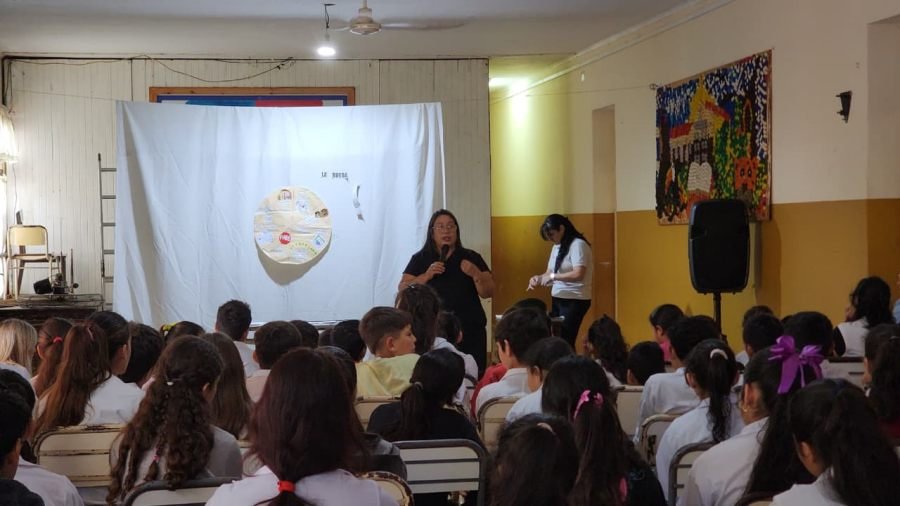 Apóstoles: Jornada de concientización sobre grooming y bullying en la Escuela Provincial N° 236, destinada a estudiantes y comunidad educativa