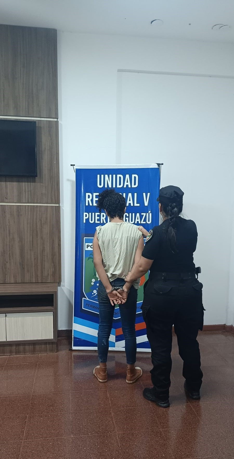 Ataque con arma blanca en la ciudad de Puerto Iguazú donde un hombre de 85 años resultó con lesiones leves, una mujer fue detenida en la investigación