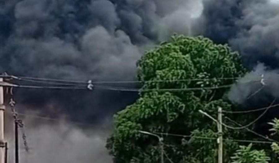 Misiones: Incendio de gran magnitud en un frigorífico, ubicado en la intersección de Salvador Azula y Colectora Leonardo Favio en la localidad misionera de Garupá