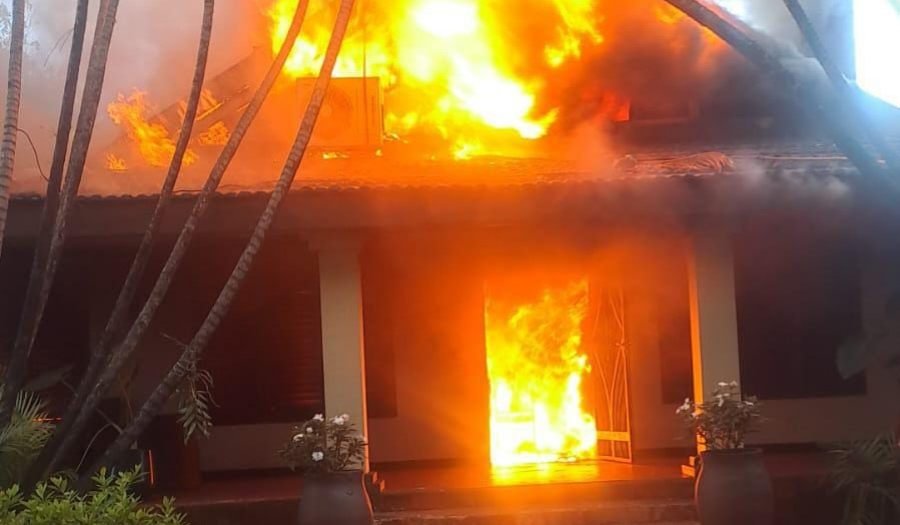 Posadas: Un incendio afectó una vivienda en la zona sur del Municipio, sin heridos y las pericias determinarán el origen del fuego