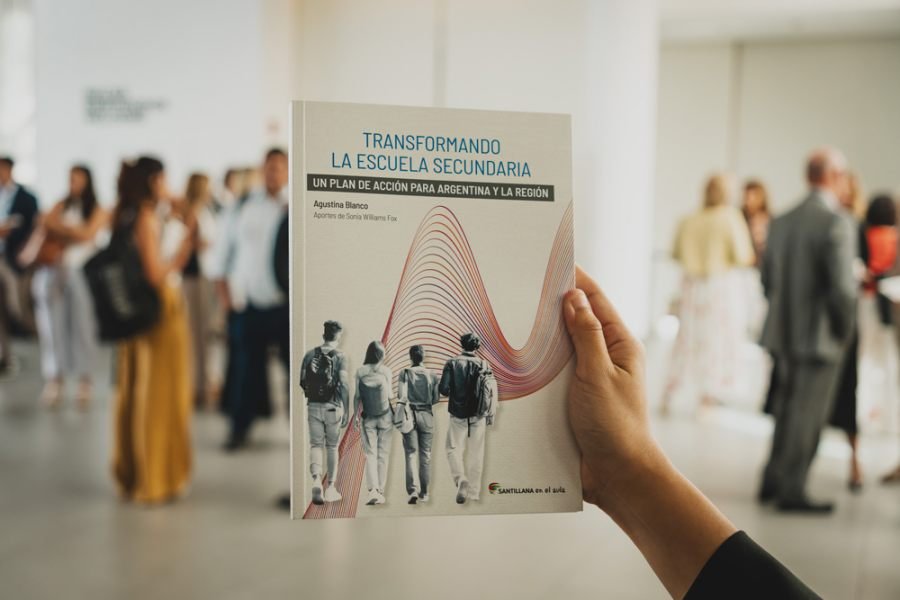 Santillana presentó el libro de Agustina Blanco: “Transformando la escuela secundaria. Un plan de acción para Argentina y la región”