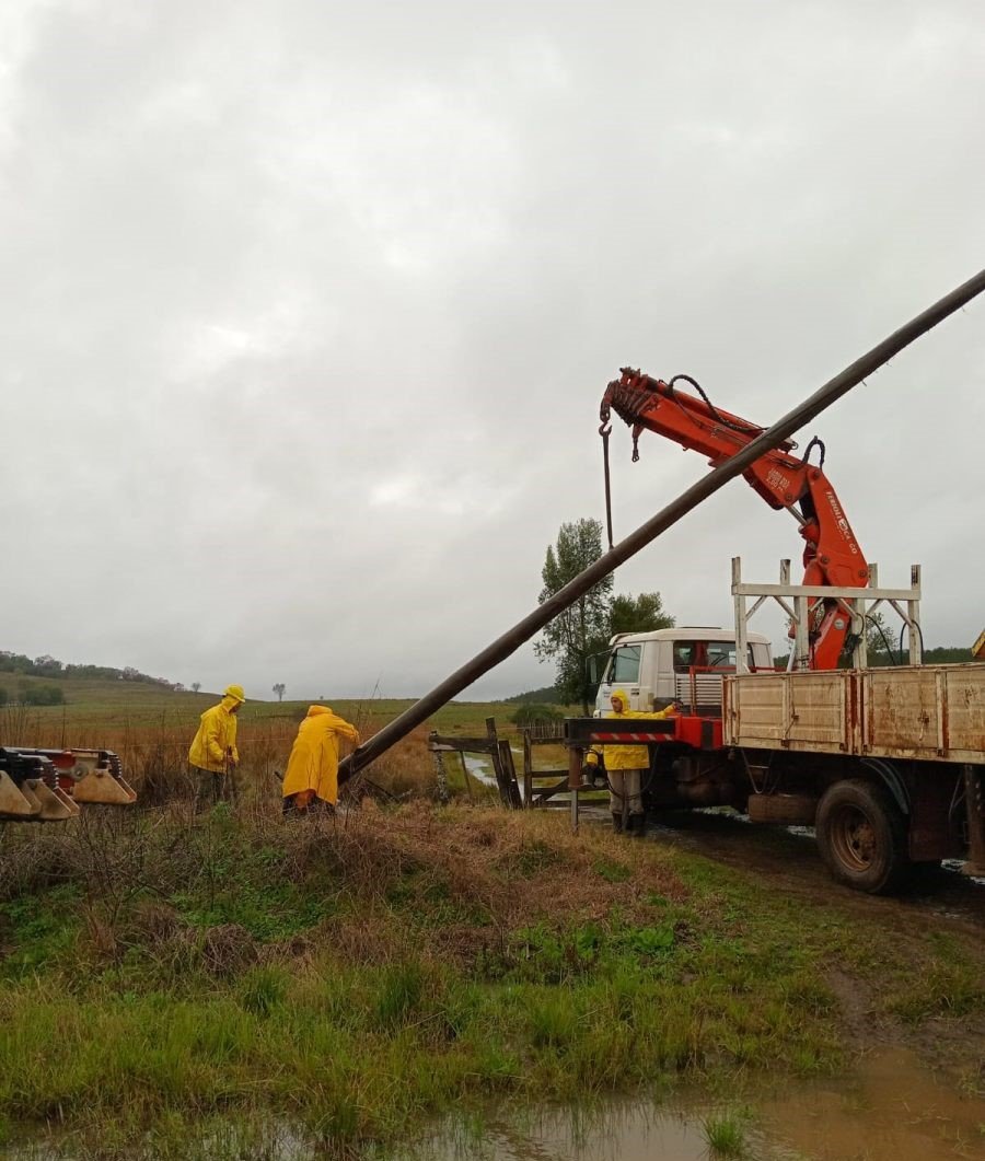 Energía de Misiones repara infraestructura dañada por el temporal que se desató en la zona sur de la provincia
