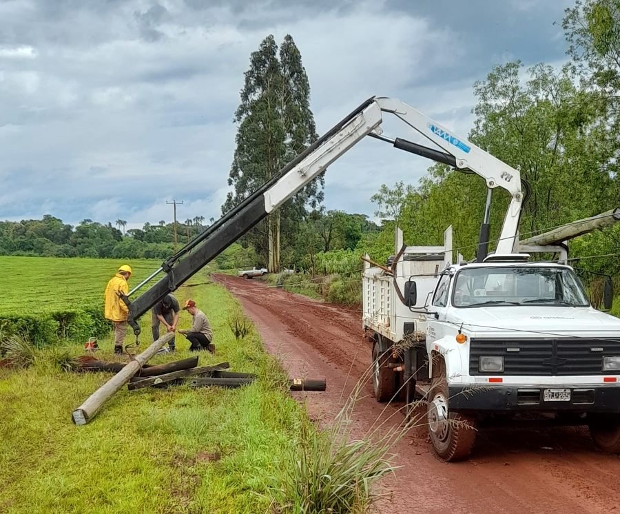 Operativos de Emergencia de Energía de Misiones por fuertes tormentas, en Municipios del centro y norte de la provincia
