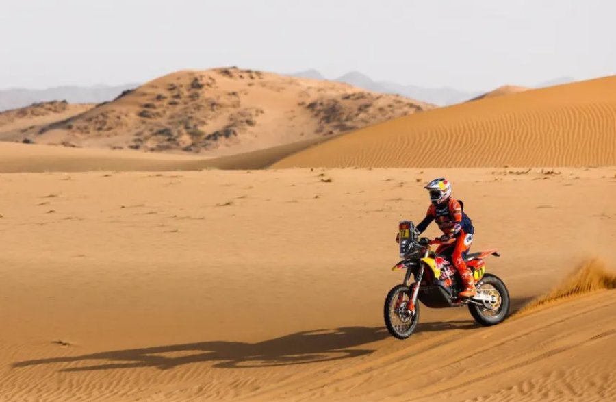 El salteño Luciano Benavides ganó la etapa 8, se impuso por segundo día consecutivo en motos y es el nuevo líder del Dakar 2026