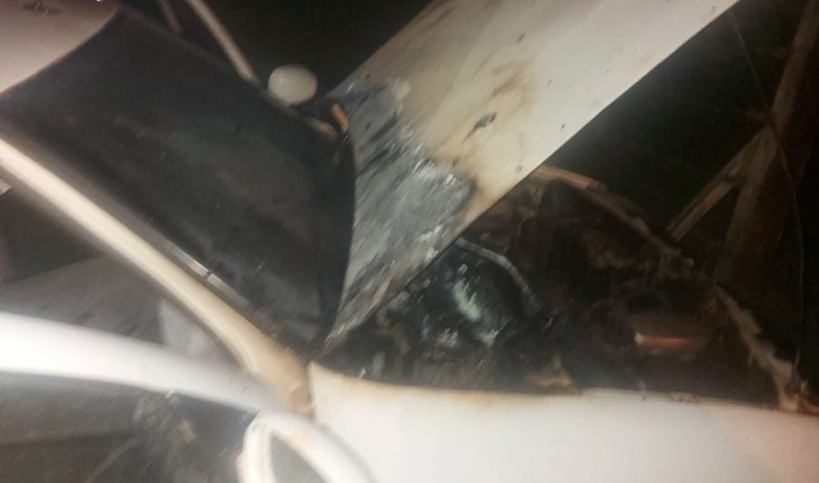 Apóstoles: Principio de incendio en un vehículo en un populoso barrio, la División Bomberos logró sofocar las llamas y  evitando que el fuego se propagara