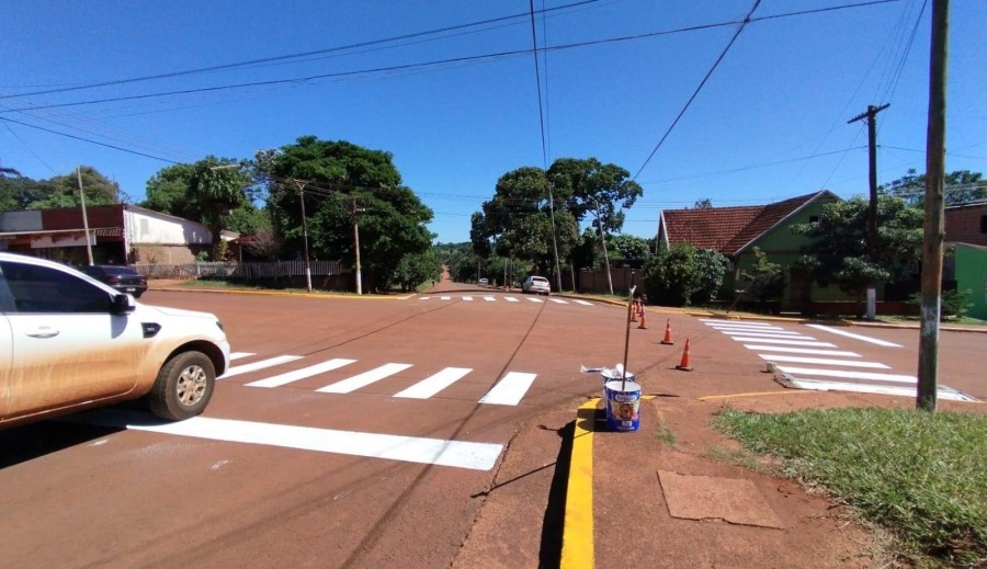 Misiones: Programa Cuatro Mil Esquinas con trabajos realizados por la Dirección Provincial de Vialidad en más de 25 Municipios