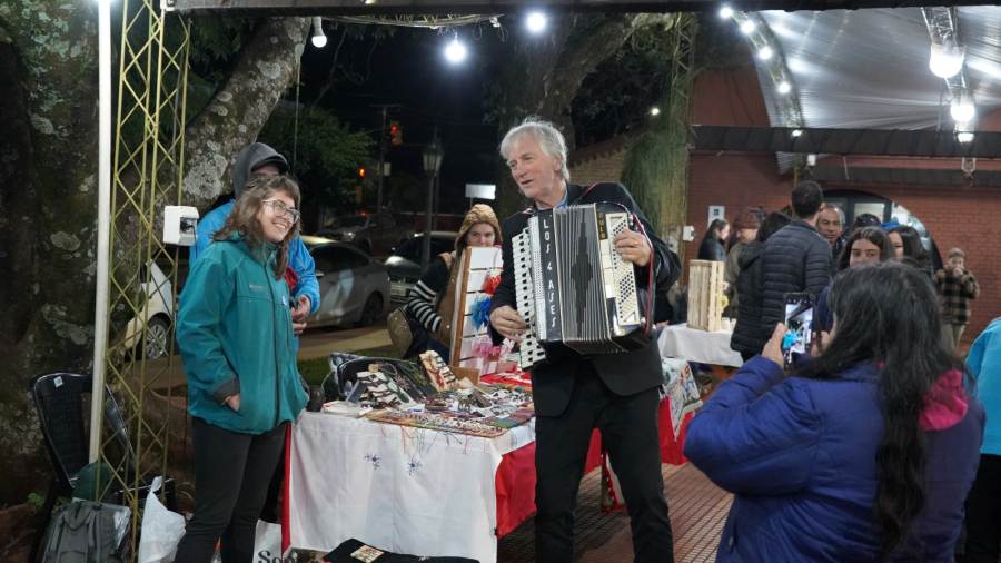 Apóstoles: Exitoso Octavo Encuentro de Artesanos, con una distinción al emblemático músico local "Rulo" Grabovieski