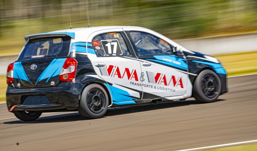 Con buenas expectativas para arrancar la tercera fecha del Turismo Pista en el Autódromo de Paraná: El piloto misionero Luciano Viana estará presente