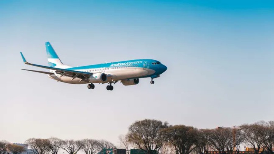 Mediante el Decreto 599/2024: El Gobierno Nacional oficializó la desregulación aerocomercial, se busca que nuevas empresas aéreas y "más competencia"