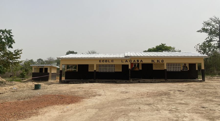 Desde la semilla hasta la escuela: Cómo el cacao impulsa el cambio en Costa de Marfil
