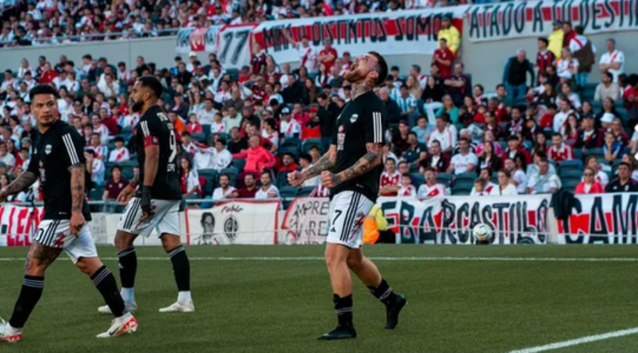Deportivo Riestra le ganó 2 a 1 a River Plate en El Monumental y es puntero de la Zona B del Torneo Clausura