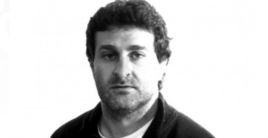 "La Cava" es un poema respecto al querido reportero gráfico José Luis Cabezas a quien asesinaron cuando yo tenía 6 años"