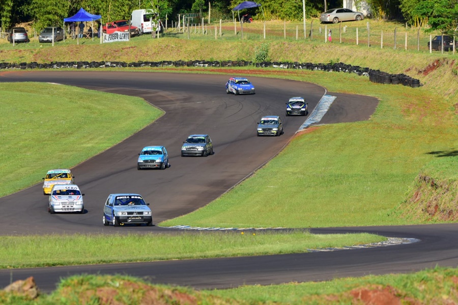 Misionero de Automovilismo en Pista: Con una ajustada clasificación arrancó la fiesta “tuerca” en Oberá