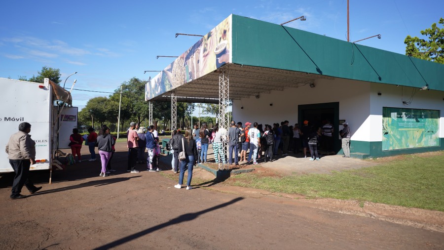 Operativo Integral para Familias Tareferas en el Municipio misionero de Apóstoles: Una Jornada de Asistencia y Beneficios