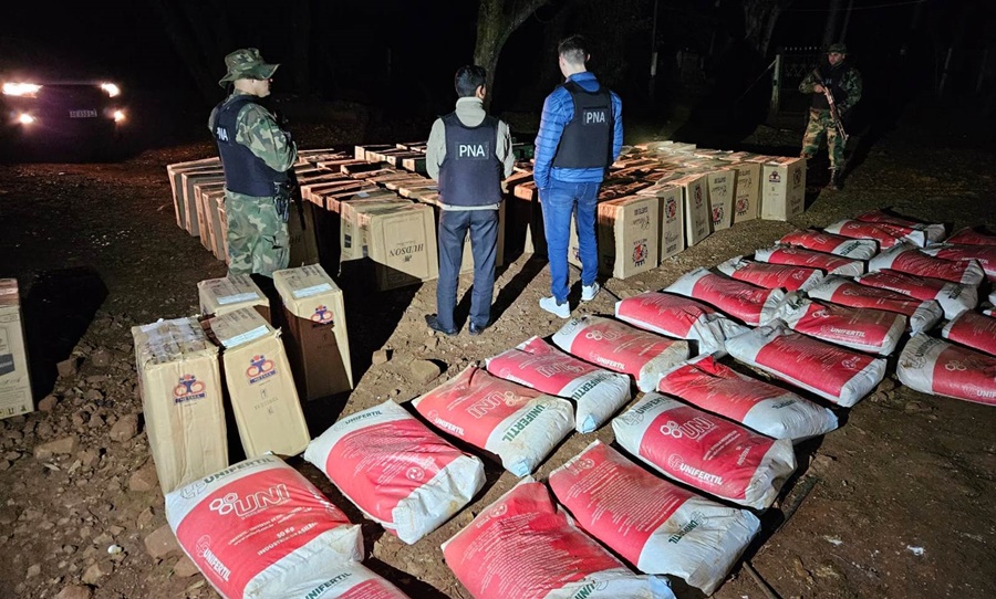 Prefectura Naval Argentina incautó un cargamento de cigarrillos ilegales y más mercadería sin aval aduanero en Misiones