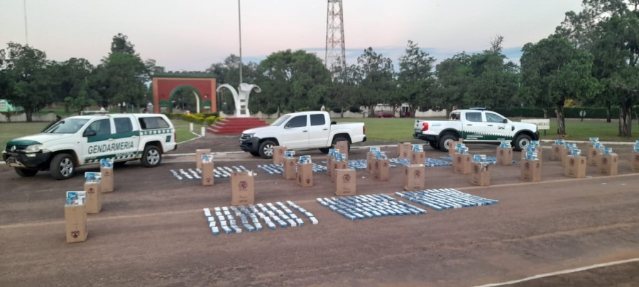 Camioneta con pedido de secuestro evadió control de Gendarmería Nacional: El vehículo cargaba con más de 17 mil paquetes de cigarrillos sin aval aduanero