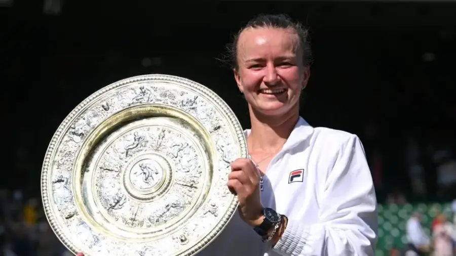 Tenis: La checa Krejcikova venció a la italiana Paolini en la final y es la nueva campeona en Wimbledon