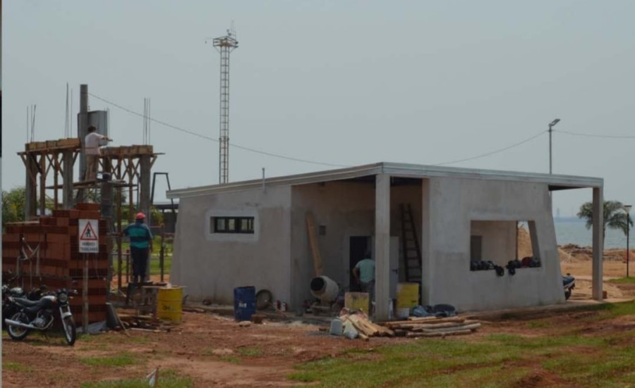 La Municipalidad de la ciudad de Posadas ha iniciado la construcción de nuevos sanitarios en la Playa de Costa Sur