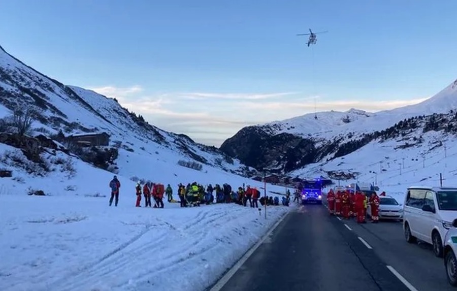 Austria: Buscan a dos personas que quedaron sepultadas por una avalancha, ocurrió en la región de Vorarlberg
