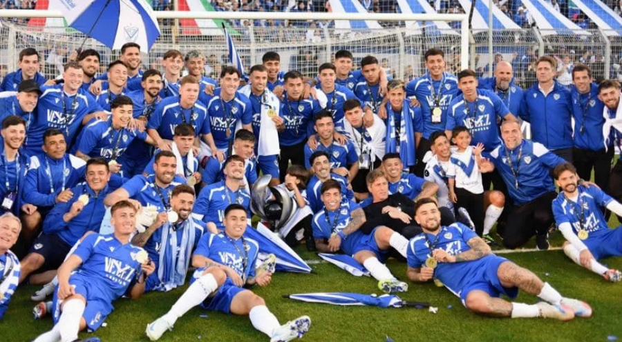 Con un 2 a 0 ante Central Córdoba de Santiago del Estero, Vélez Sarsfield se quedó con la Supercopa Argentina y ratificó su buen momento