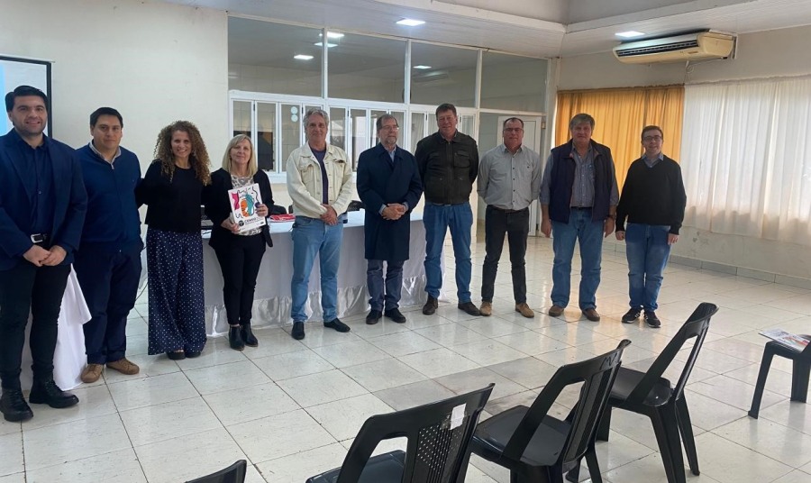 Importante Reunión en Apóstoles junto a otros Municipios evaluando el desarrollo de la población básica y el crecimiento de cada uno de ellos