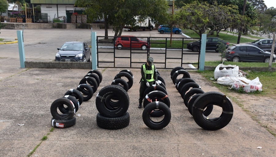 Gendarmería Nacional secuestró marihuana, neumáticos y cigarrillos que eran enviados por encomiendas
