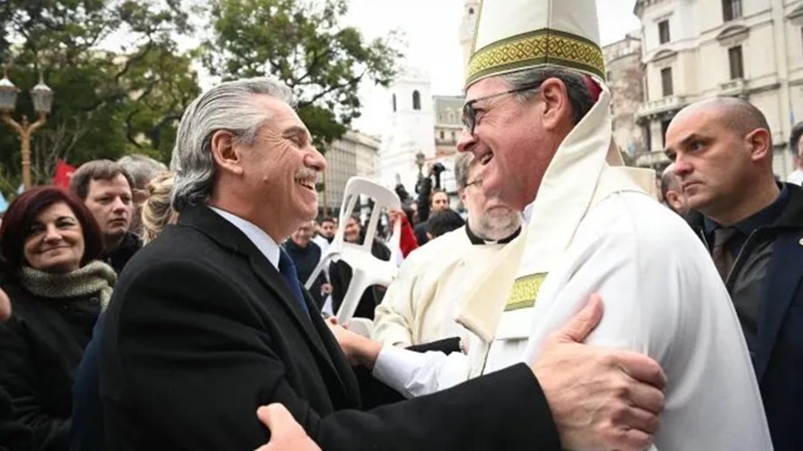 Asumió el nuevo Arzobispo de Buenos Aires, Jorge García Cuerva, con una misa en la Plaza de Mayo, frente a la catedral metropolitana, participó el Presidente Alberto Fernández