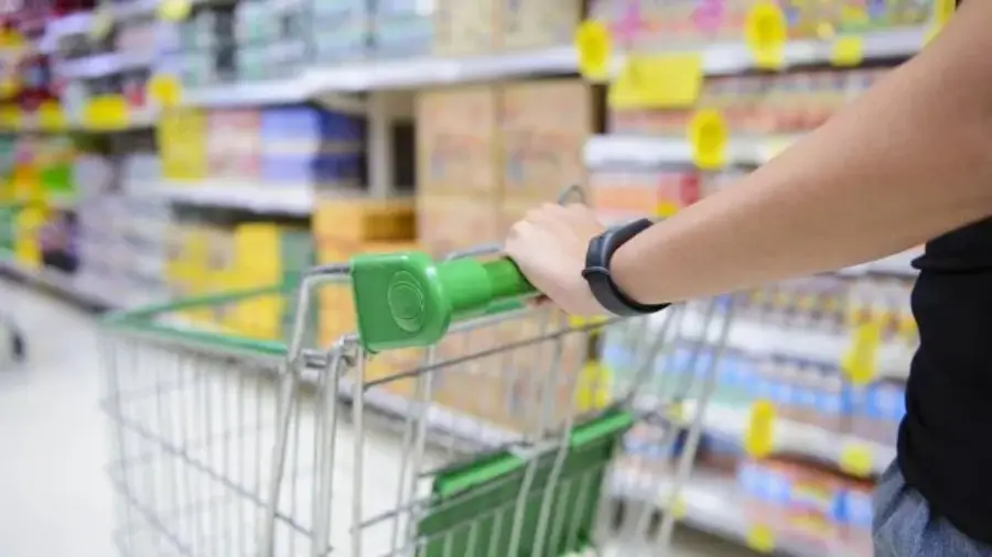 Se acelera la caída del consumo: Ventas en súper y mayoristas se derrumbaron hasta 10,7% en Marzo