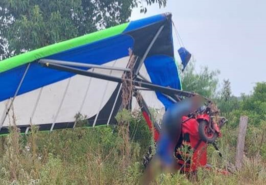 Apóstoles: Falleció al caer con el ala delta a motor en el que volaba, fue en inmediaciones a un campo del Aeroclub