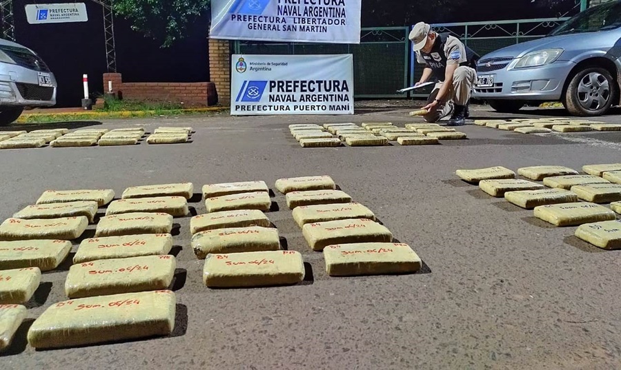 Prefectura Naval Argentina secuestró más de 100 kilos de marihuana, hay cuatro detenidos