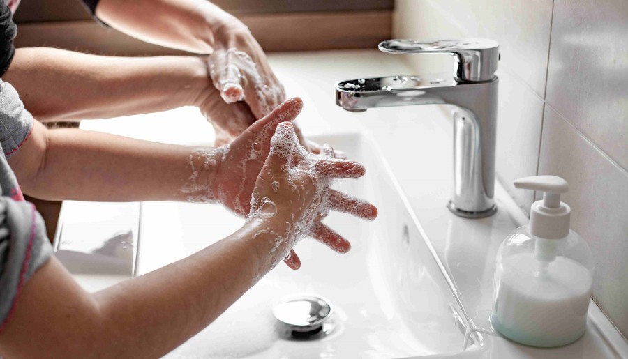 “Agua que no has de beber, no la dejes correr…”: Una persona en promedio consume más de un millón de litros de agua al año