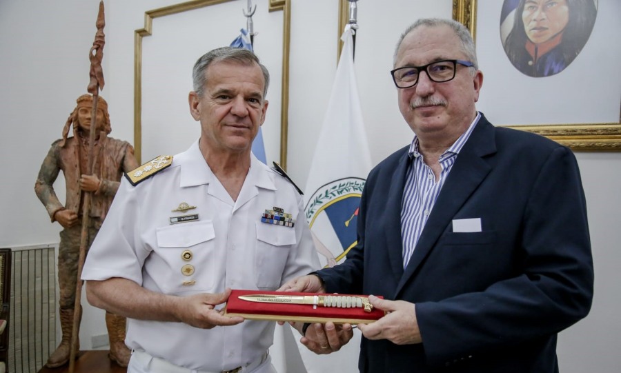 Misiones: El Gobernador recibió al Comandante a cargo del Área Naval Fluvial de la Armada Argentina