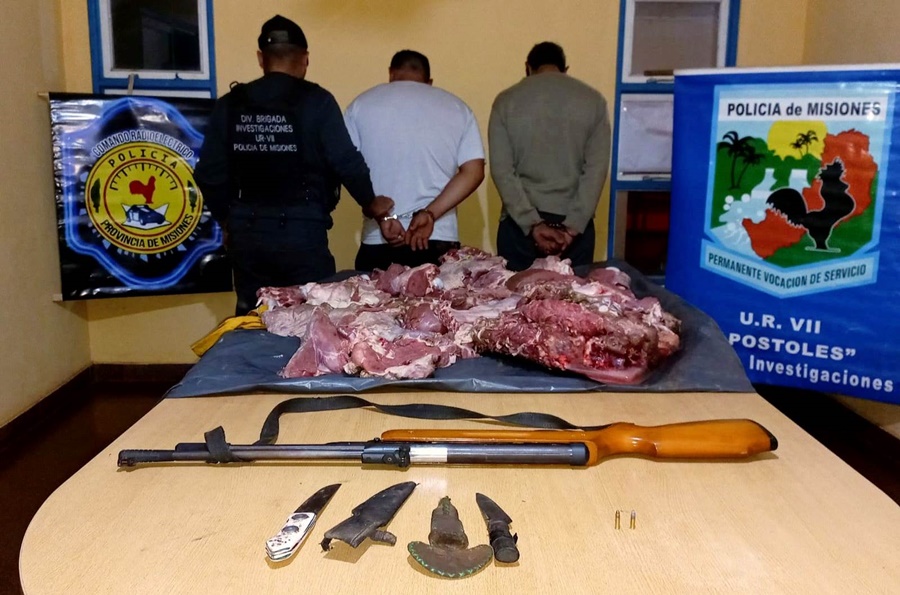 Apóstoles: El rápido accionar policial permitió esclarecer un hecho de "abigeato", se detuvo a dos individuos, además se secuestró carne vacuna, armas de fuego y cuchillos