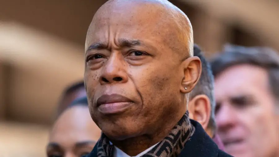 Estados Unidos: Acusan al Alcalde de Nueva York Eric Adams de cinco cargos vinculados con corrupción pública