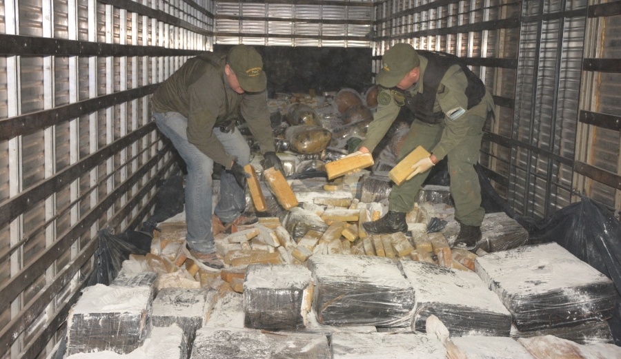 Gendarmería Nacional interceptó un cargamento de casi ocho toneladas de marihuana: El estupefaciente era transportado en un camión frigorífico de bandera brasileña