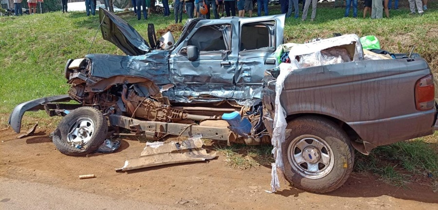 Misiones: Falleció un hombre tras un choque entre una camioneta y un camión, sobre la Ruta Nacional N° 14