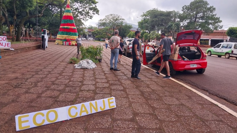 Éxito del Eco Canje en la Plaza San Martín de la ciudad de Apóstoles