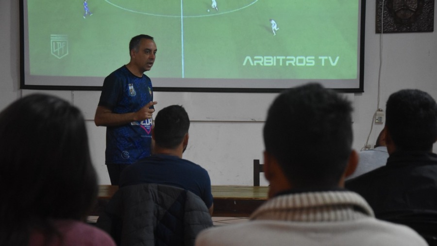 Apóstoles fomenta la excelencia en el arbitraje con su Escuela Municipal