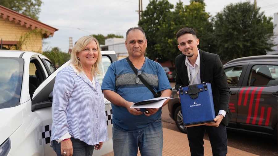 Programa Ahora Taxi: Taxistas y remiseros de las ciudades de; Apóstoles, Oberá y Posadas recibieron nuevas unidades