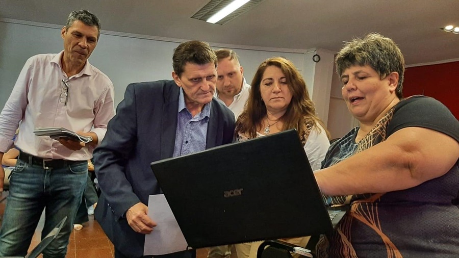 Misiones: El SEMAB-CEA que integra con sus pares, la Mesa de Diálogo acordó el viernes con representantes del Gobieno Provincial un aumento que eleva el salario de los maestros desde Enero