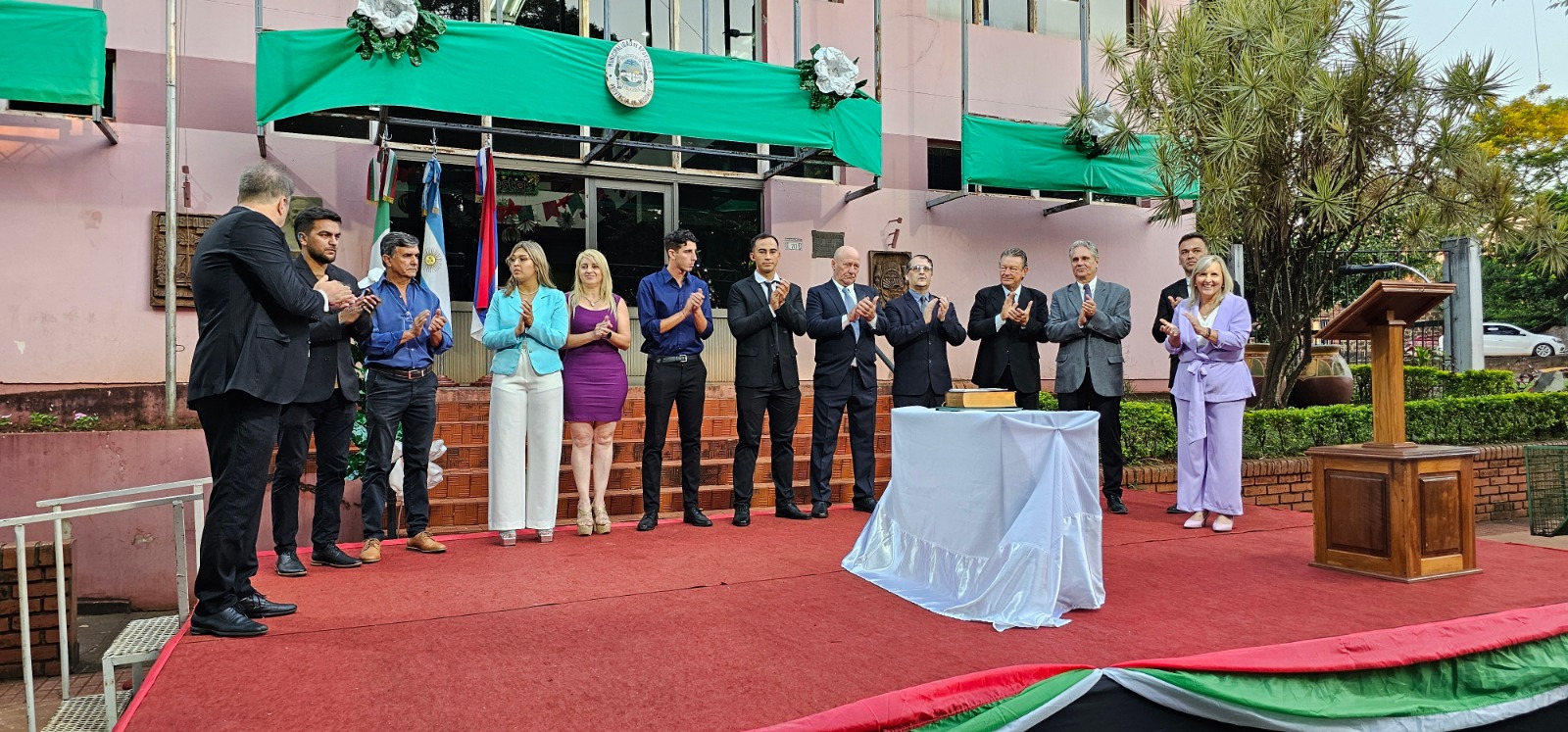 Apóstoles: La Intendente María Eugenia Safrán asumió su segundo mandato frente al Municipio, también el nuevo Gabinete Municipal